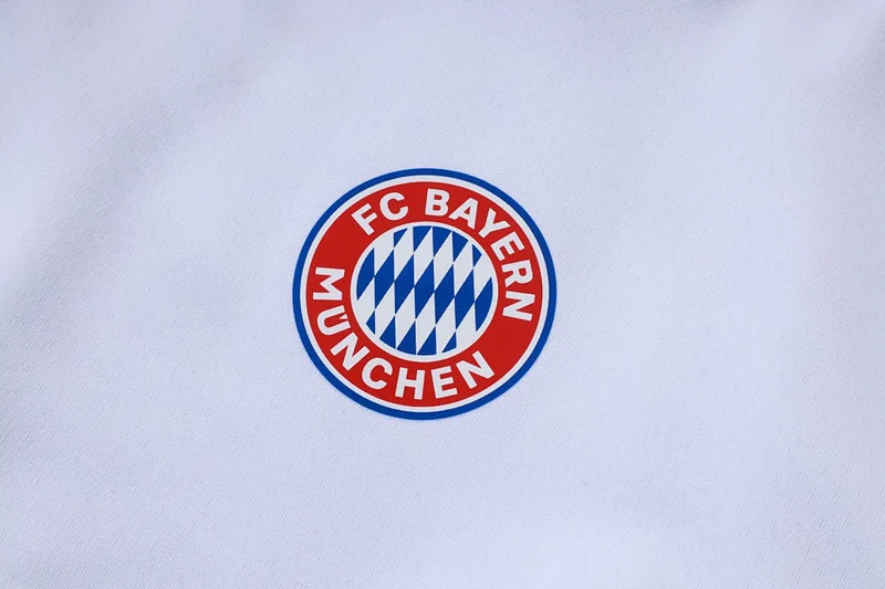 Bayern München Trainingsanzug 26/27 Jacke & Hose Weiß