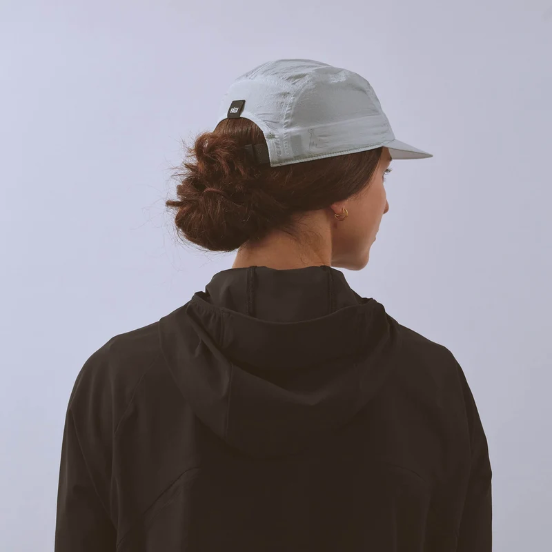 Wind Resistant Feather Racing Cap