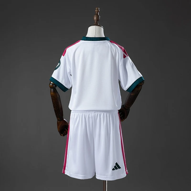 Kinder-Set Real Madrid Heimtrikot 26/27 Trikot und Shorts Weiß