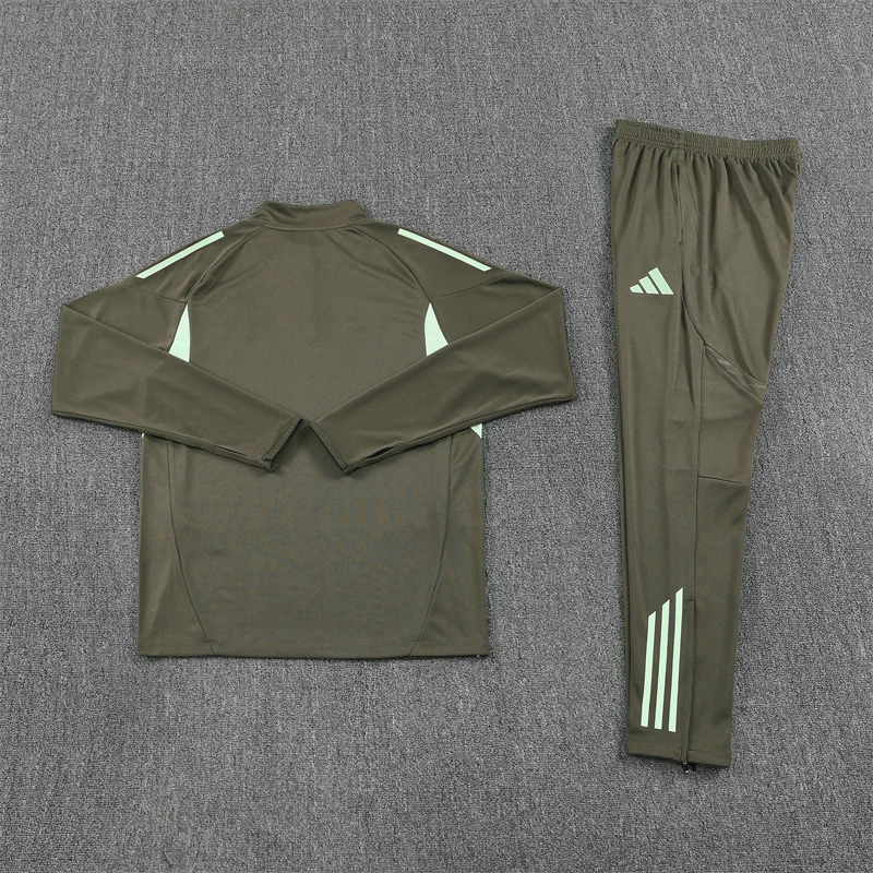 Real Madrid Trainingsanzug 2025/26 Herren Jacke und Hose Grau