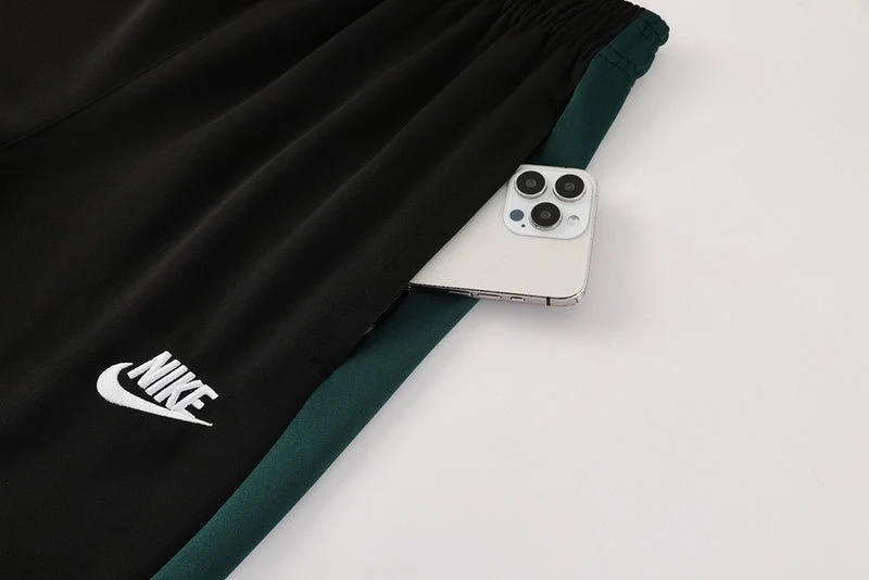 Nike Trainingsanzug Jacke Grün und Hose Schwarz Herren