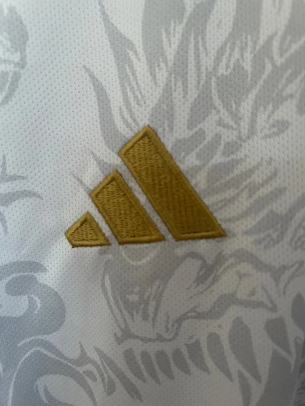 Real Madrid Edition Drache 25/26 Herren Fan-Version Weiß