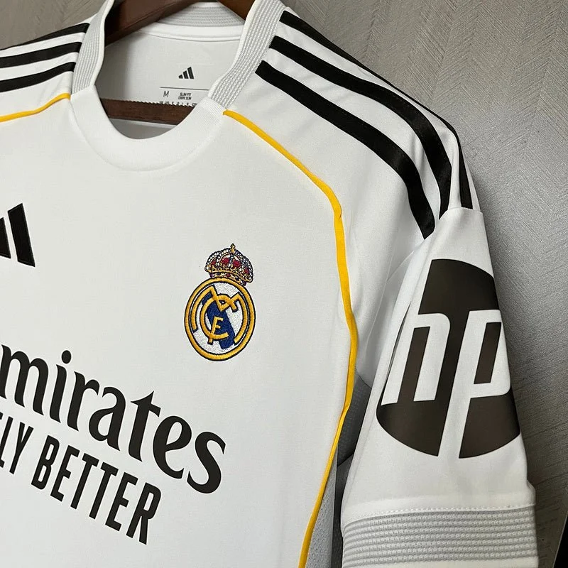 Real Madrid Heimtrikot mit Patches 25/26 Herren Fan-Version