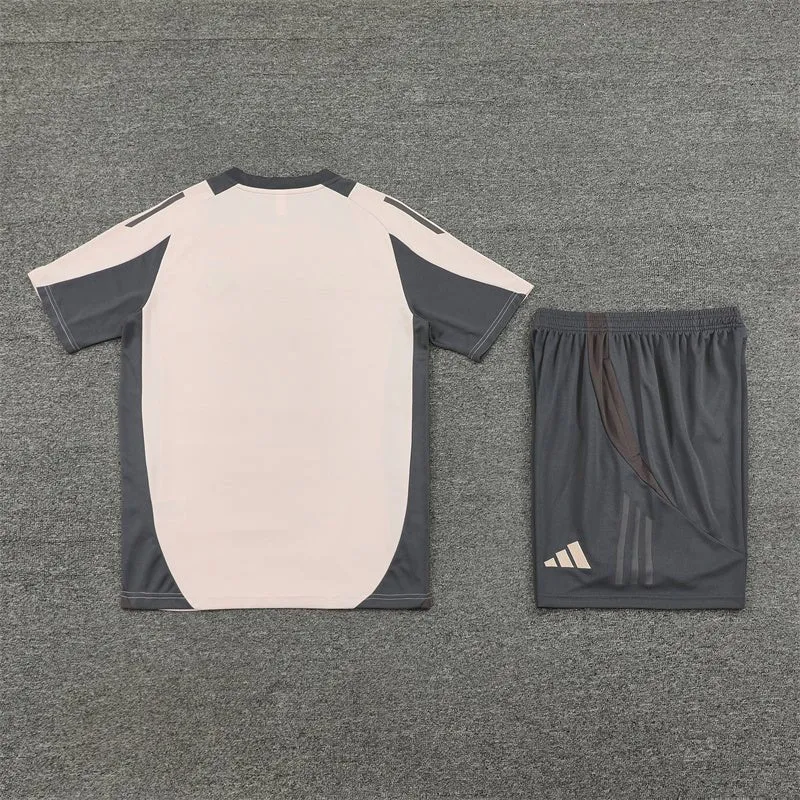 Real Madrid Trainingsset 25/26 Trikot und Shorts