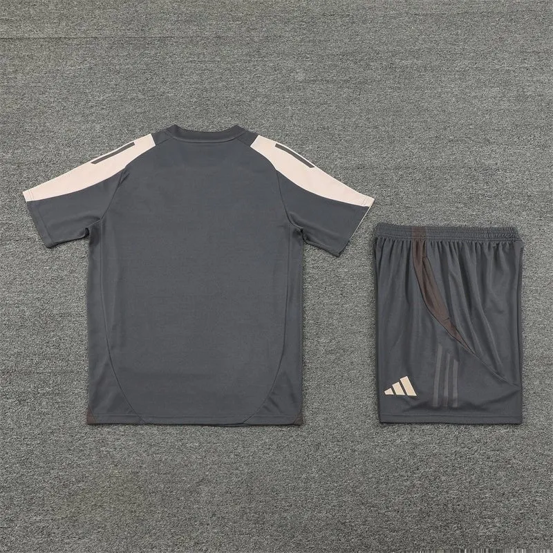Real Madrid Trainingsset 25/26 Trikot und Shorts Grau
