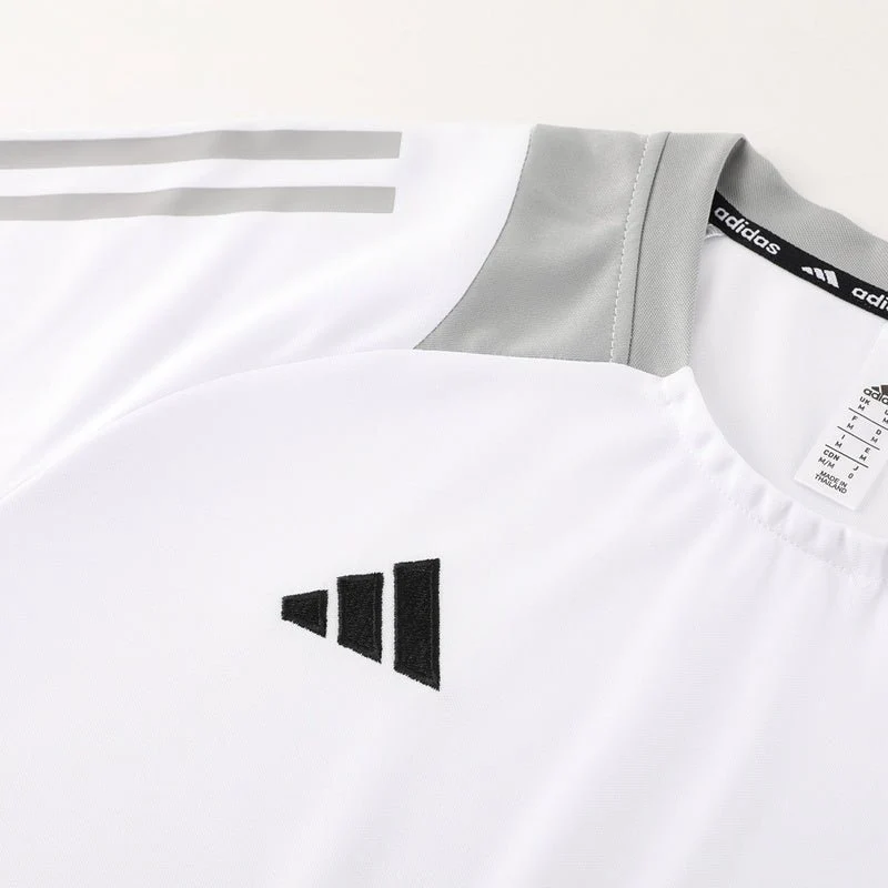 Adidas Set Herren Trikot und Shorts