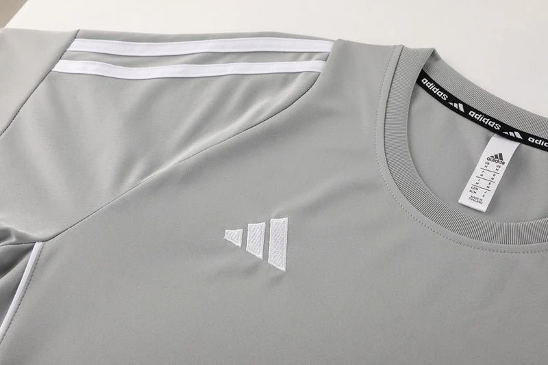 Adidas Set Herren Trikot und Shorts