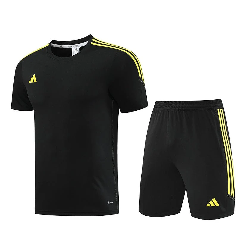 Adidas Set Herren Trikot und Shorts