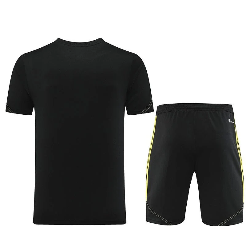 Adidas Set Herren Trikot und Shorts