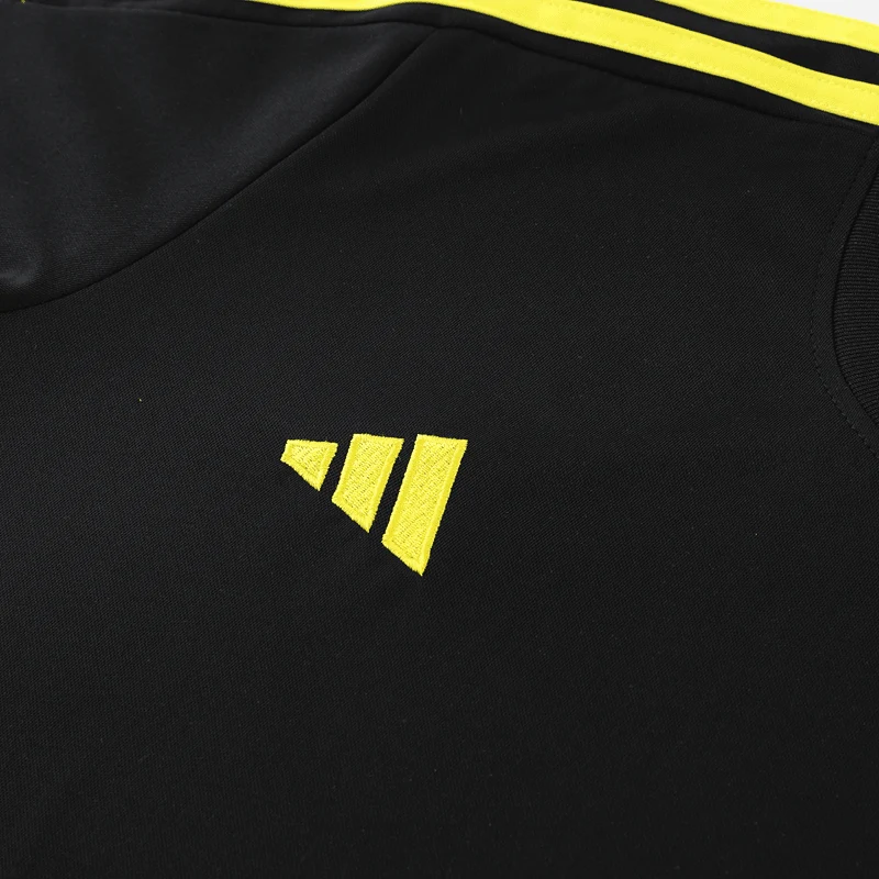Adidas Set Herren Trikot und Shorts