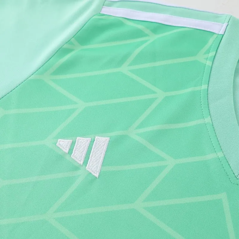 Adidas Set Herren Trikot und Shorts