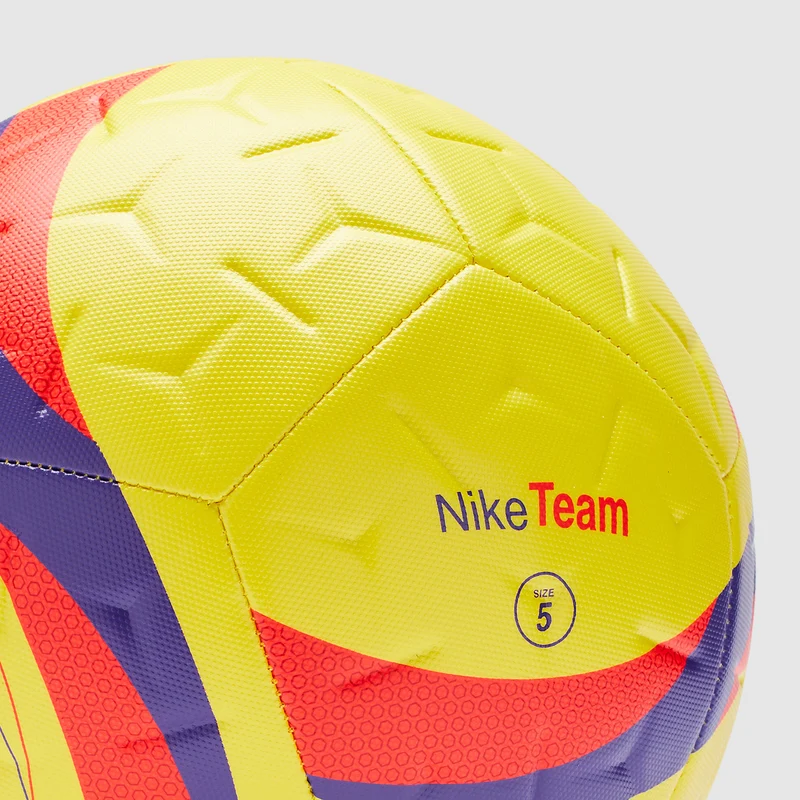 Nike Academy Team Fußball