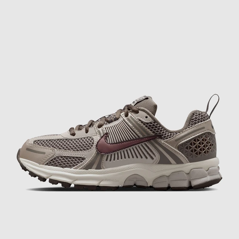 Nike Schuhe mit reflektierenden Akzenten für ältere Kinder V