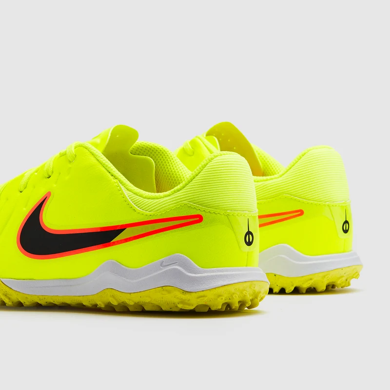 Nike Low Top Turf