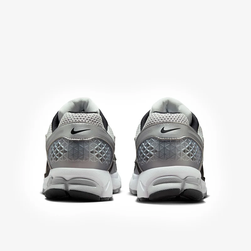 Nike Herrenschuh Zoom Vomero 5