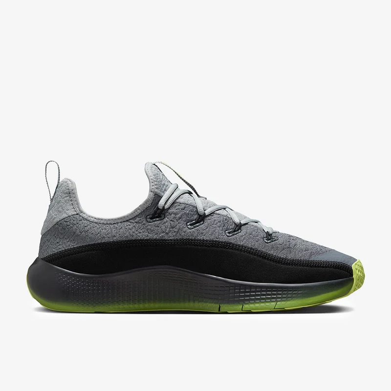 Nike LeBron TR 1