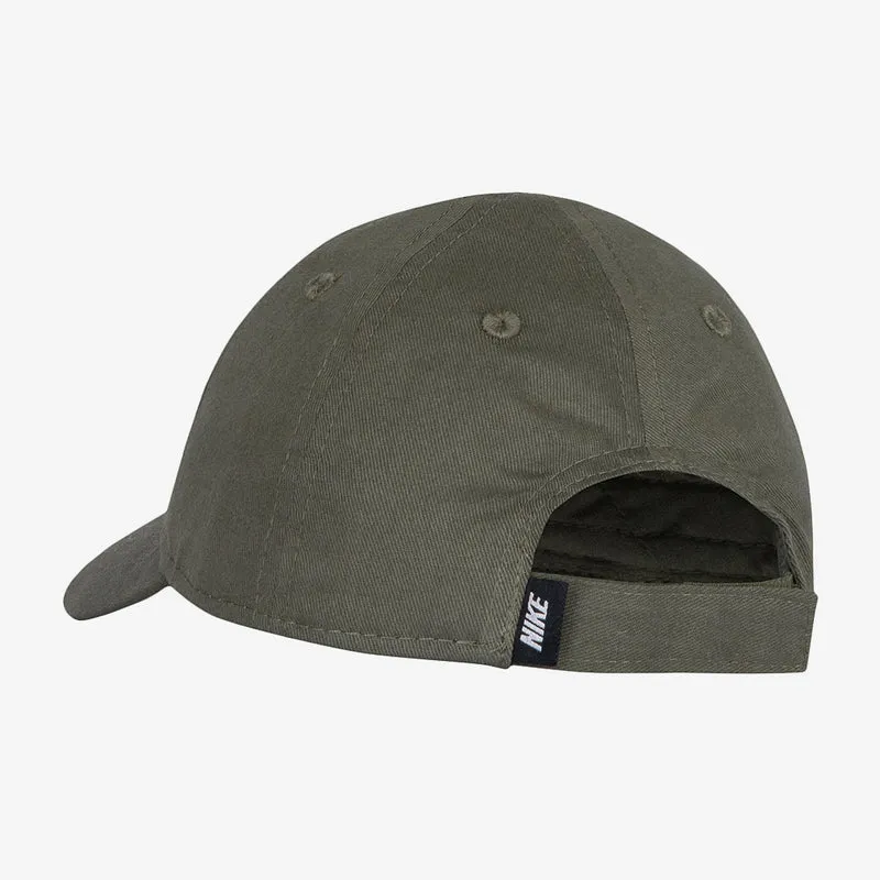 Nike Sportswear Kleinkind Multi Logo Curvebrim Kappe(12-24 Monate)