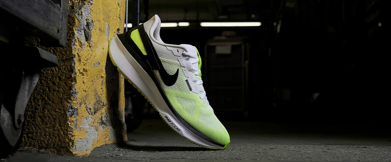 Nike Air Zoom Structure 25 - Weiß/Schwarz/Volt