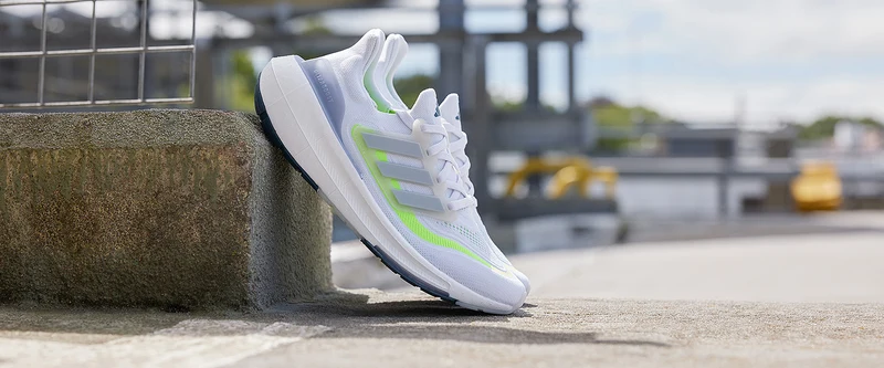 adidas Damen UltraBoost Light