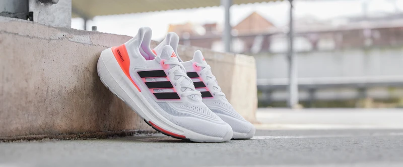 adidas Damen Ultraboost Light