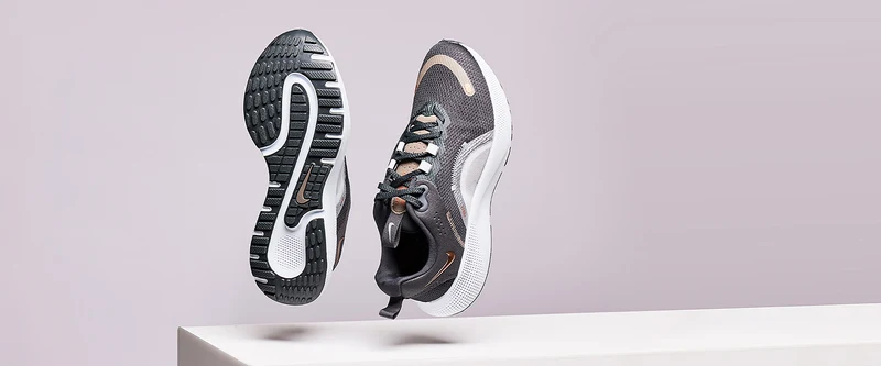 Nike Damen React Escape Run 2